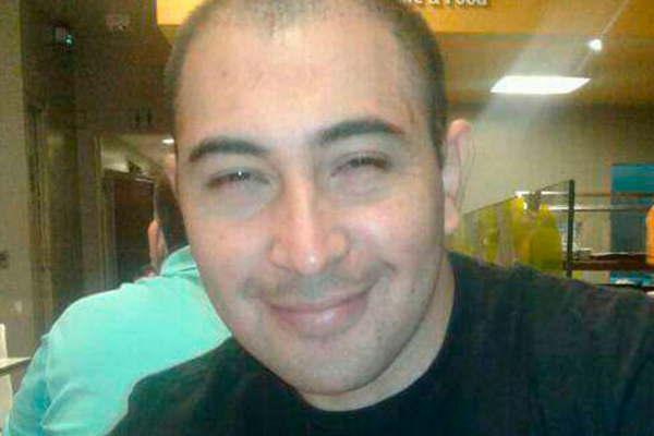 Matan de un balazo en la cabeza a policiacutea para robarle la moto