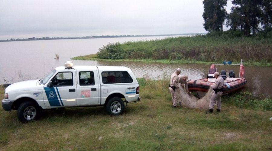 Hallazgo y secuestro de redes en aguas del embalse Riacuteo Hondo