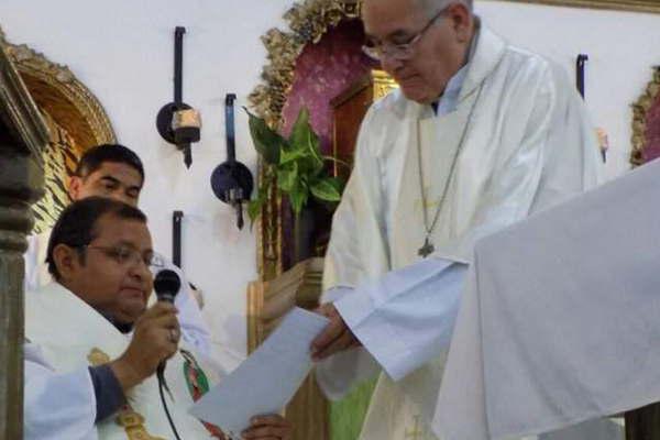 Mons Chaacutevez oficializoacute al padre Ruiz al frente de la parroquia Mailiacuten-Brochero