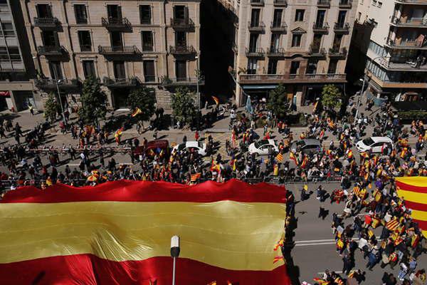 Manifestantes piden por unidad catalana