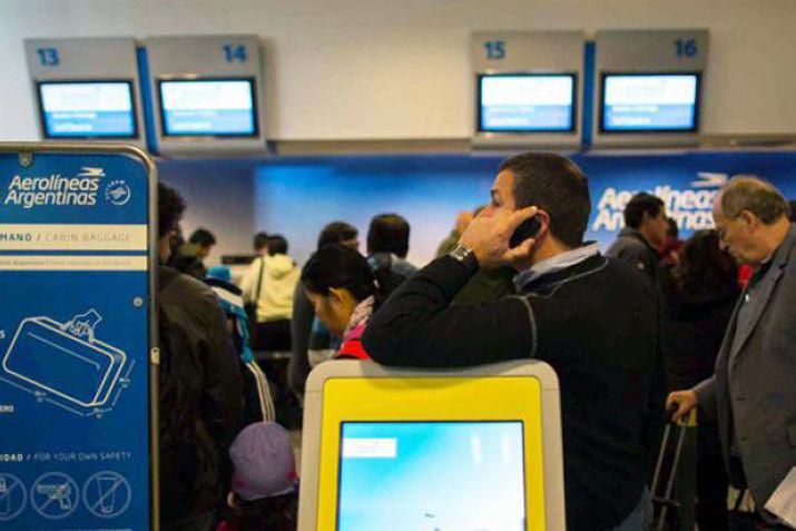 Los pilotos amenazan con paralizar los vuelos en Semana Santa en toda la Argentina