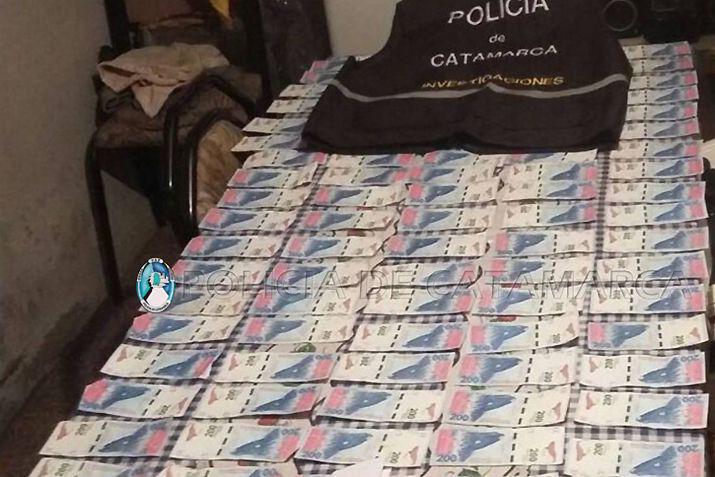 El dinero en billetes de 200 fue encontrado por la Policía de Catamarca en el domicilio de su novia
