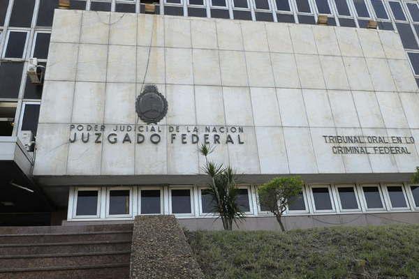 Un conocido empresario gastronoacutemico un vendedor de autos y un abogado implicados en estafa a la Anses