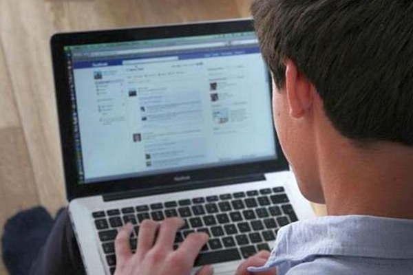 Especialista advierte sobre los riesgos de compartir los datos en las redes sociales 