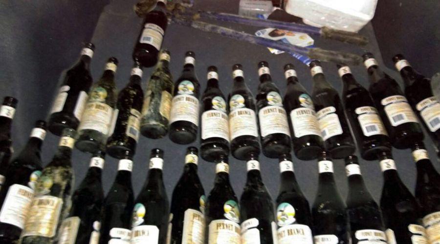 Se llevaron 8 cajas de fernet y terminaron detenidos