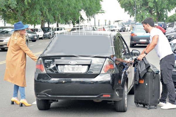 Esmeralda Mitre muy carintildeosa con un empresario santiaguentildeo