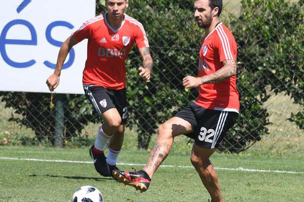 Si fuese el teacutecnico de River jugariacutea con tres delanteros