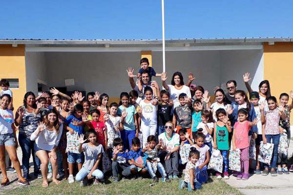 La Red Solidaria Forrres entregoacute donaciones en varias escuelas 