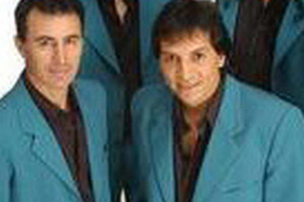 La banda de cumbia Los Leales vuelve con su formacioacuten  original y con los temas que siguen enamorando a su puacuteblico  