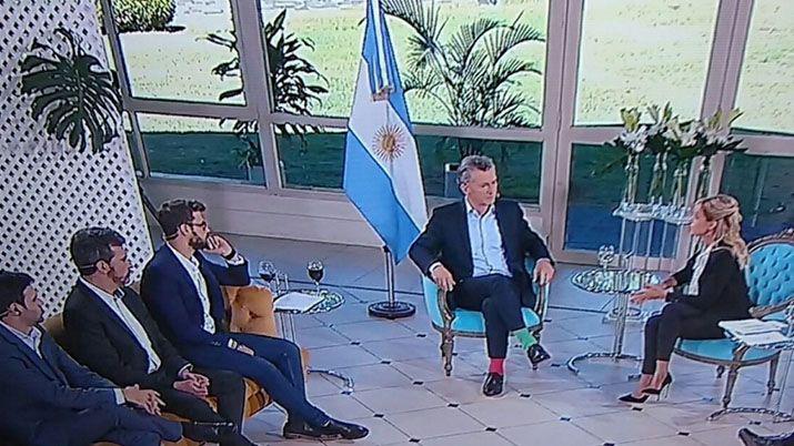 Macri utilizoacute medias de distinto color por el Diacutea Mundial del Siacutendrome de Down