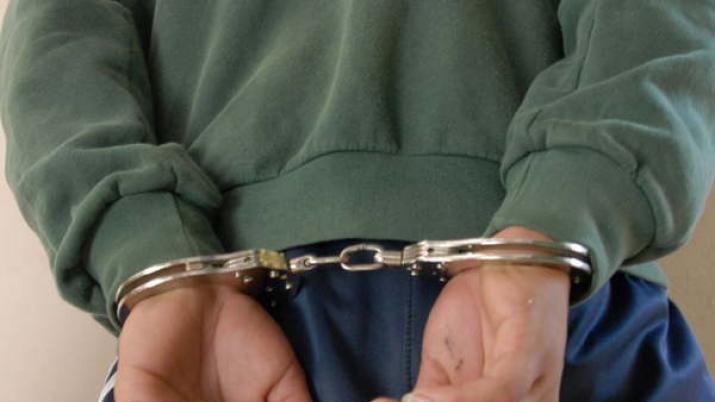 Interceptoacute a una joven la amenazoacute con un cuchillo y terminoacute detenido