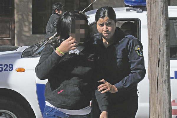 Intentoacute acuchillar a su hijo de 3 antildeos para que su ex vuelva