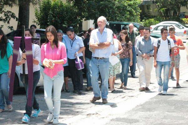 Mantildeana habriacutea un viacutea crucis organizado por Club de Abuelos 
