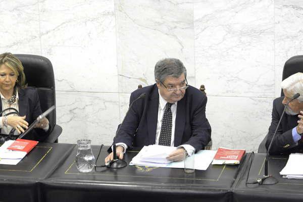 Suspenden indagatorias a jueces acusados de graves delitos