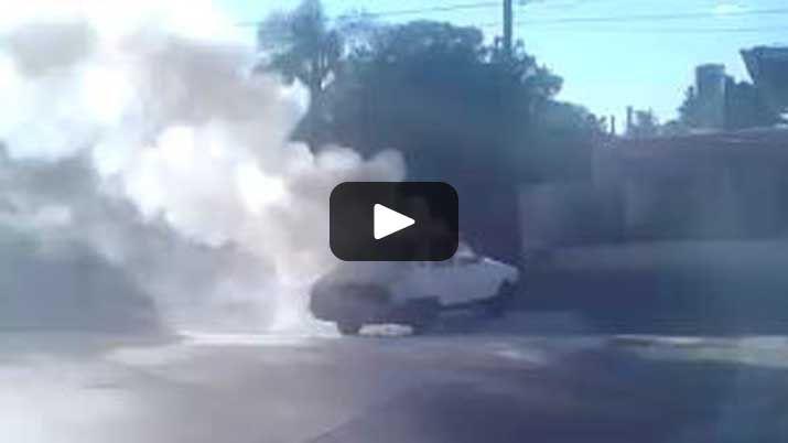 VIDEO  Incendio de un auto en Aguirre y Lavalle