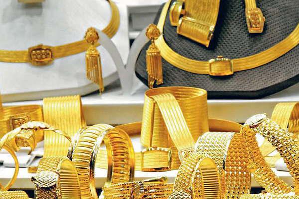 Por guerra comercial y caiacuteda de mercados se encarecioacute el precio del oro e impacta en joyeriacuteas