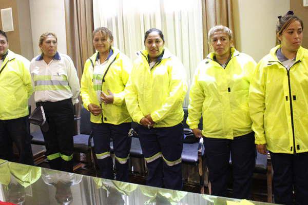 Entregaron indumentaria a personal de la Direccioacuten de Traacutensito