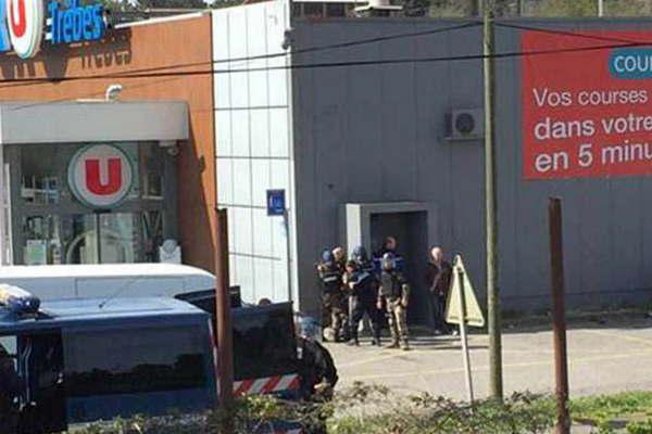 Islamista asesinoacute y matoacute a 3 personas en Francia antes de ser ultimado