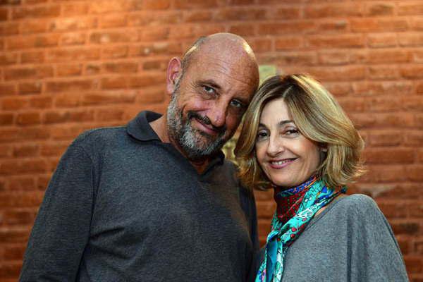 Carola Reyna y el ldquoPumardquo Goity suben a escena ldquoSin filtrordquo en un teatro portentildeo