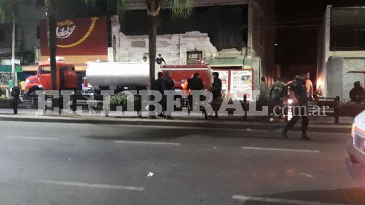Voraz incendio en el depoacutesito de una papeleriacutea dejoacute peacuterdidas enormes