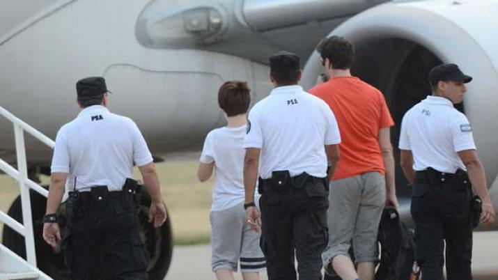 Días atrs el niño partió junto a su padre a Suecia