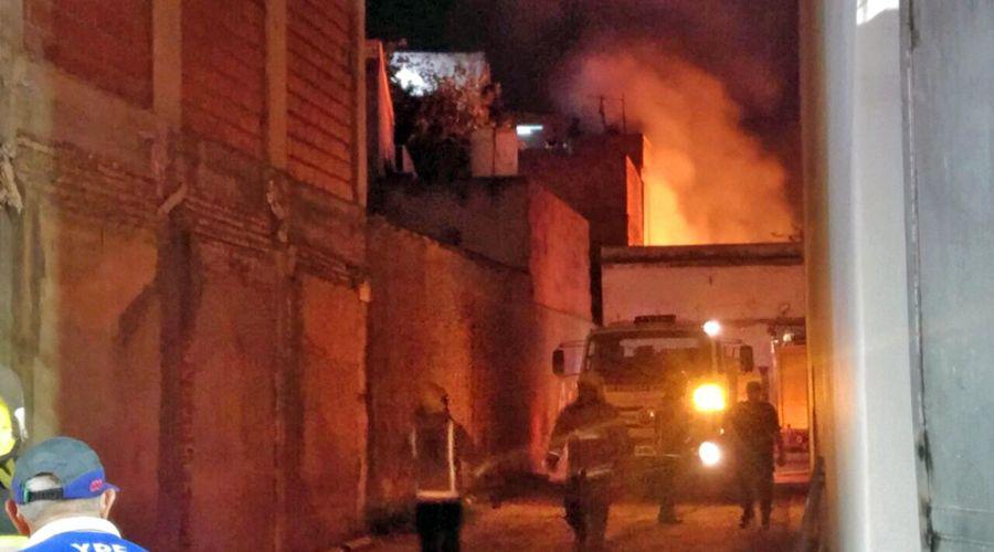 Una explosioacuten causoacute incendio en una  papeleriacutea y provocoacute peacuterdidas millonarias