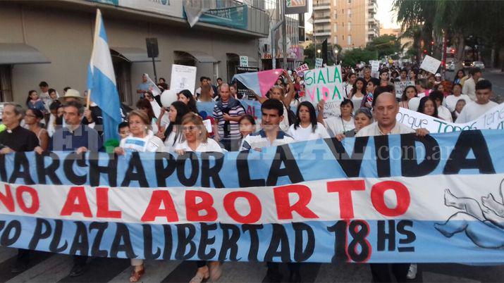 Que vivan los dos- los santiaguentildeos marcharon por la vida