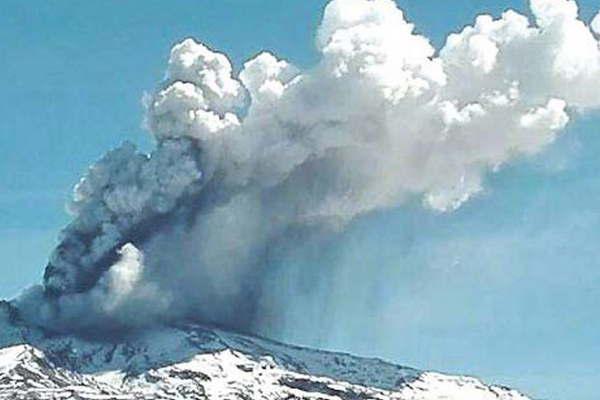 Alerta amarilla por la actividad del volcaacuten Copahue pero sin riesgo para la vida