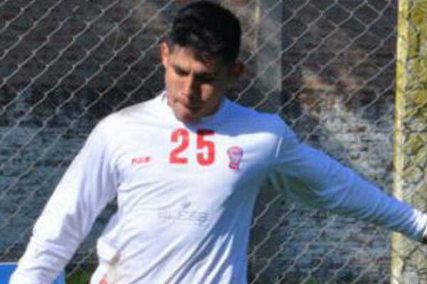 Se reincorporoacute Salcedo pero no jugaraacute el viernes