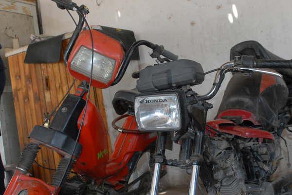 Secuestraron dos motocicletas que habiacutean sido robadas en Antildeatuya
