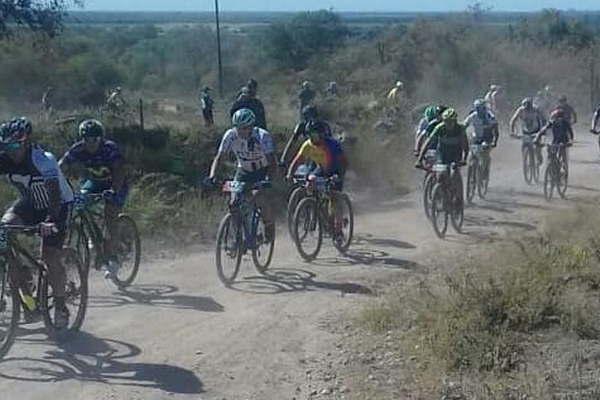 Decenas de bikers animaron  el Integrando Pueblos en Friacuteas