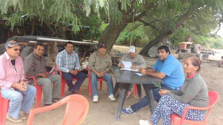 Elaboran proyectos productivos y entregan semillas a productores feriantes