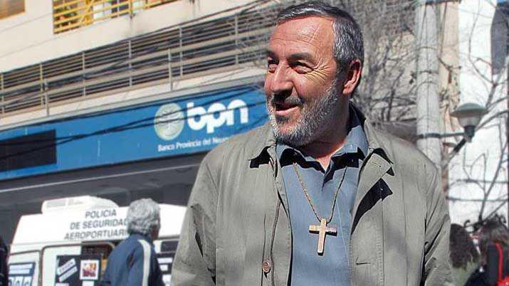 Escaacutendalo por un cura que llama a comer lo que quieras en Viernes Santo