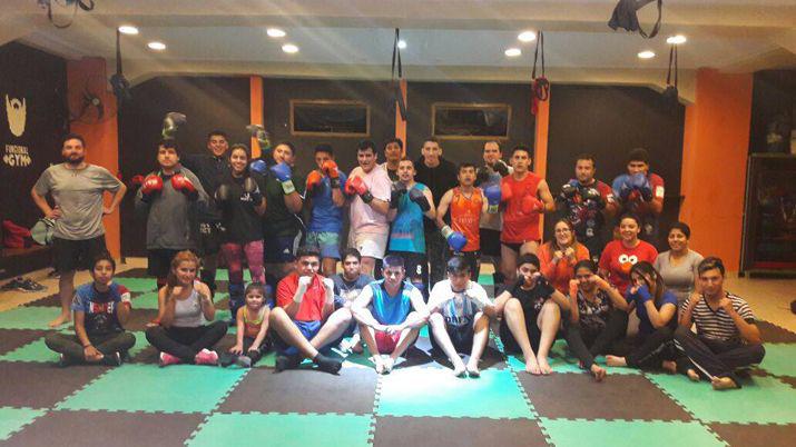 El Laacutetigo Team organiza un parripollo solidario