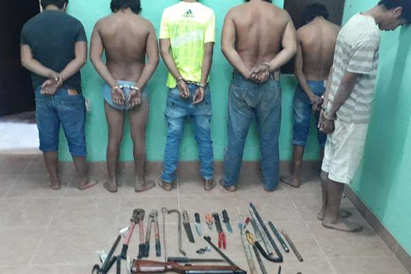 Detienen a toda una familia por cobrar peaje y atemorizar a vecinos