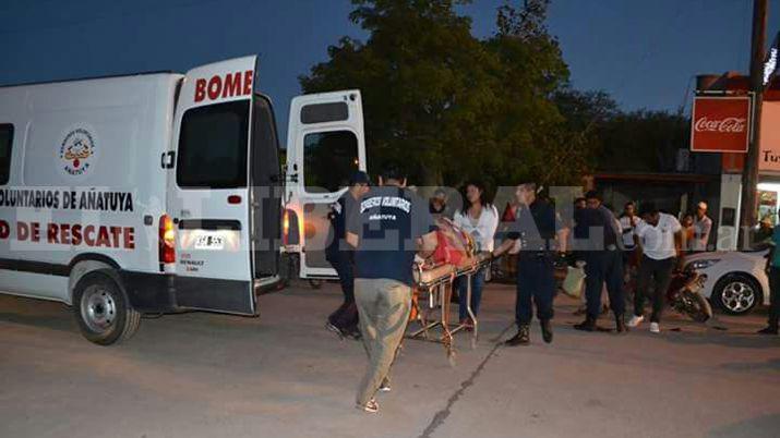 Una mujer y un nene de 9 antildeos heridos tras colisioacuten de auto y moto