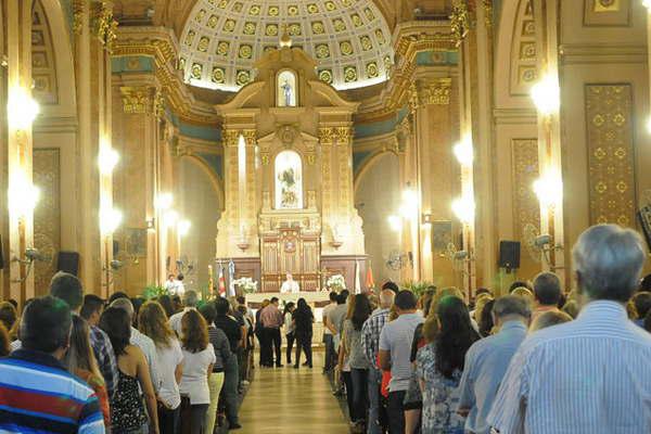 El pueblo de Dios celebra hoy la Pascua de Resurreccioacuten en las parroquias de la ciudad