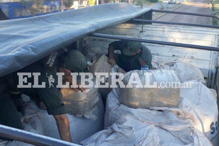 Personal de Gendarmería procedió al secuestro de las hojas de coca