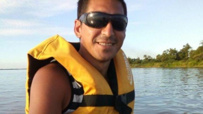 Un policiacutea fue a pescar y desaparecioacute bajo el agua