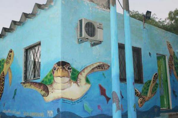 Muralista de Santiago brilloacute en Uruguay 