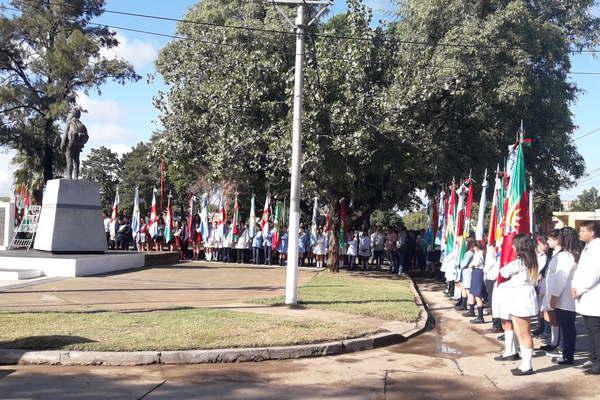Friacuteas y un sentido homenaje a los Veteranos y Caiacutedos en Malvinas