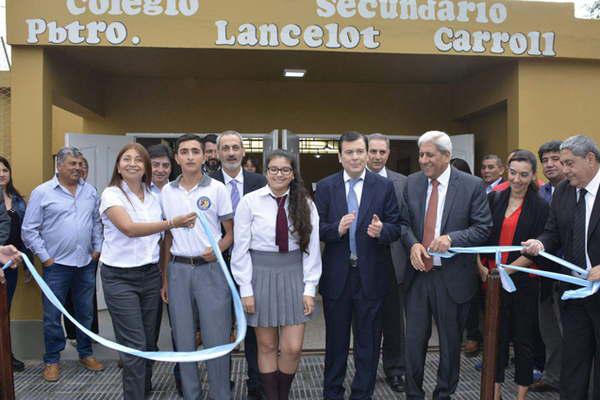 Zamora habilitoacute obras en Los Juriacutees y remarcoacute avance del acueducto