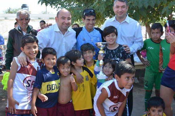 Cientos de chicos de todos los barrios de la ciudad participaron del Torneo de Fuacutetbol de Semana Santa