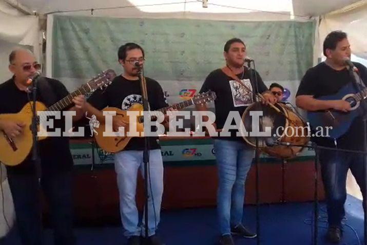 El Grupo Salitral actuó en el stand de EL LIBERAL Canal 7 Diario y Radio Panorama como parte de la cobertura de la previa del MotoGP