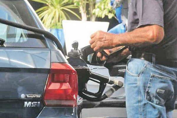 Axion y Shell aumentan la nafta desde hoy- en lo que va del antildeo llega a 135-en-porciento-