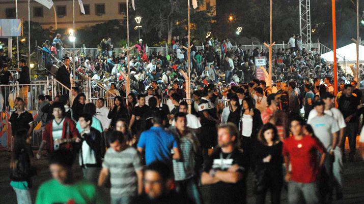 Fan Zone- enduro extremo patio gastronoacutemico y show de Djs