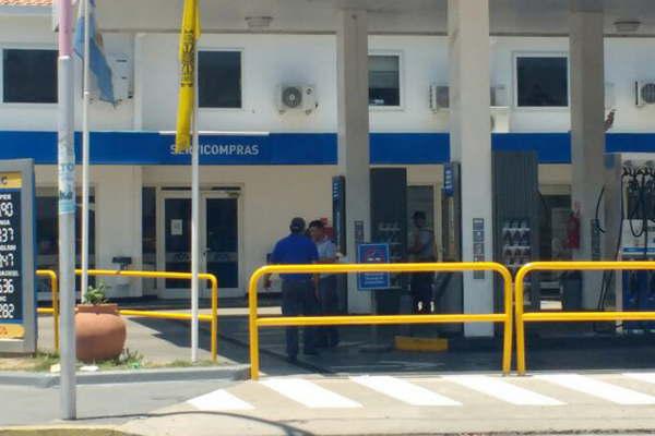 Axion y Shell aumentaron 45-en-porciento- las naftas y el litro de premium se paga maacutes de 32 en Santiago