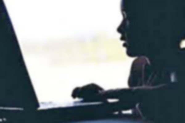 Facebook aliado clave en una causa contra policiacutea por acoso a jovencitas