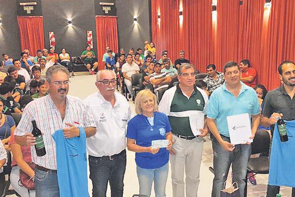 Autoridades provinciales y nacionales entregaron subsidios a clubes de Quimiliacute 