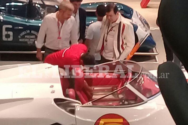 El ministro del Interior Rogelio Frigerio y el gobernador Gerardo Zamora recorrieron el Museo del Automóvil